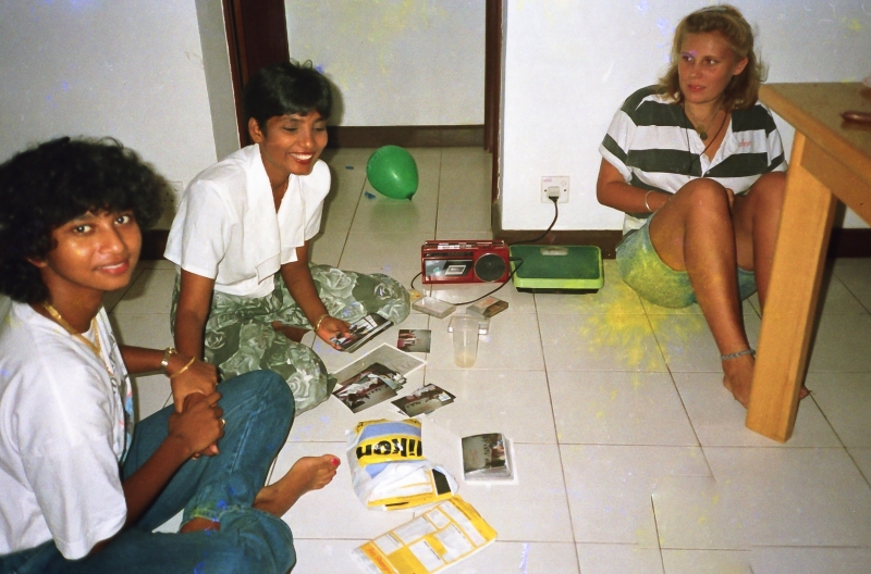 1990-27-Kim-og-Bea-pakker-103