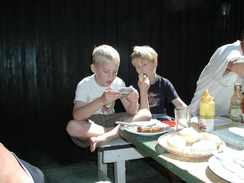 OLYMPUS DIGITAL CAMERA