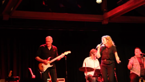 Sing-Sing-Sing-Burning-Love