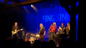 Sing-Sing-Sing-Dont-Bring-Me-Down-Live-2017