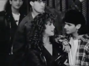 Alanis Morissette - Too Hot